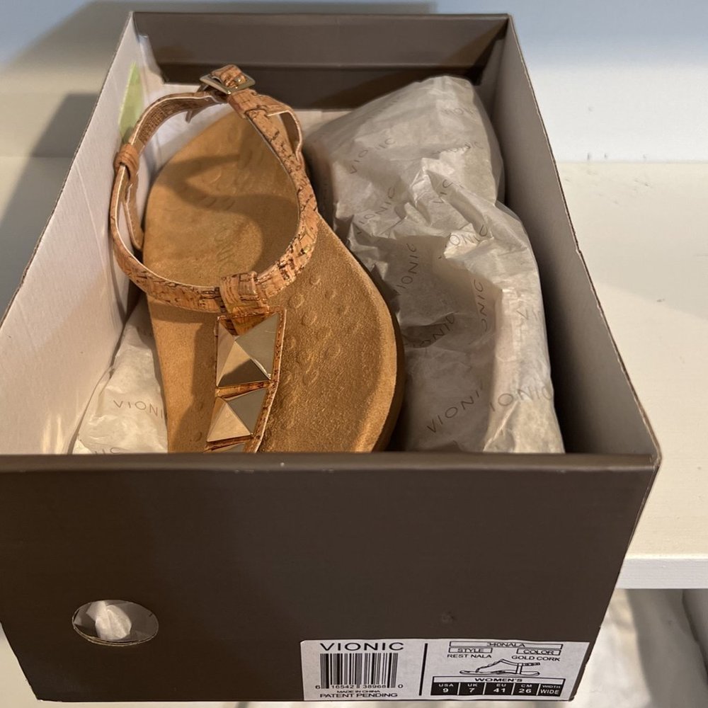 New Vionic “Rest Nala” Arch Support Thong Sandal Gold Studded - Picture 2 of 8